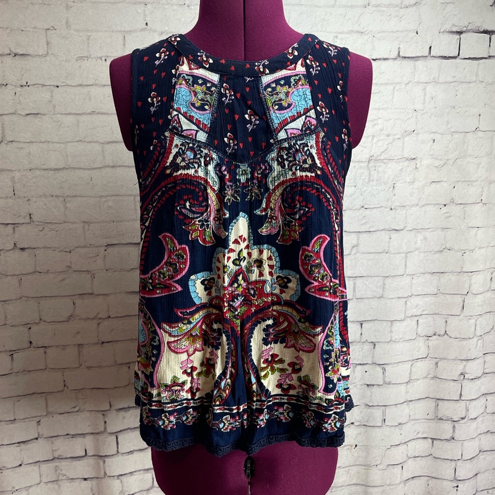 Patrons of peace size small sleeveless blouse navy with paisley print